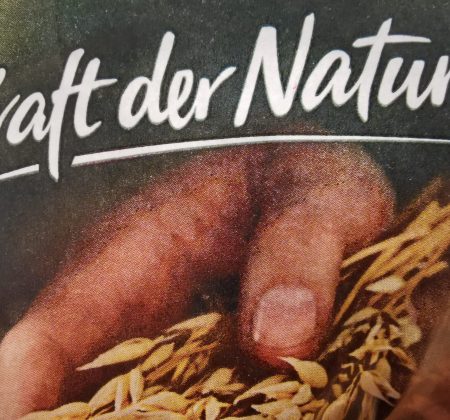 Mit einer Beschreibung
